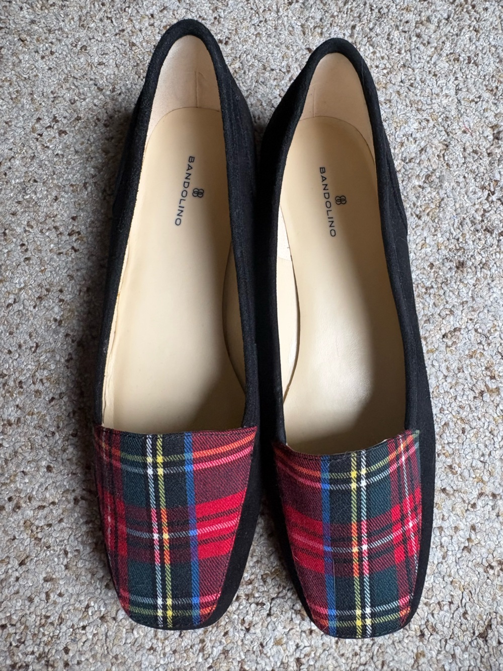 Bandolino Black Flats with Red Plaid Toe size 8.5